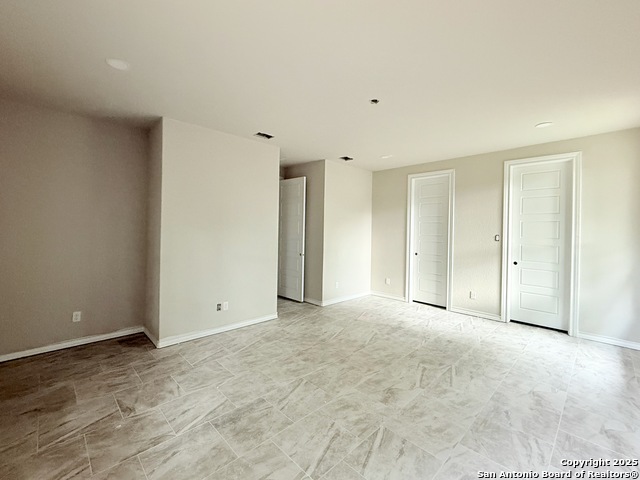 Image 23 of 27 For 419 San Ignacio Ave N