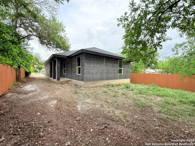 Image 25 of 27 For 419 San Ignacio Ave N