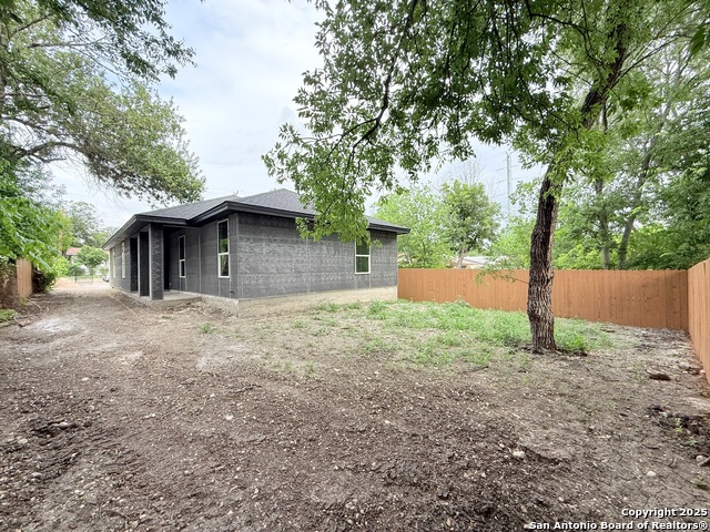 Image 27 of 27 For 419 San Ignacio Ave N