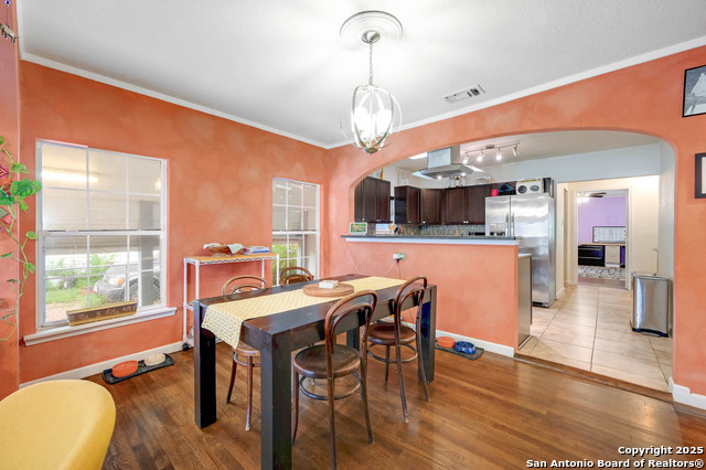 Image 10 of 32 For 2231 Woodlawn W