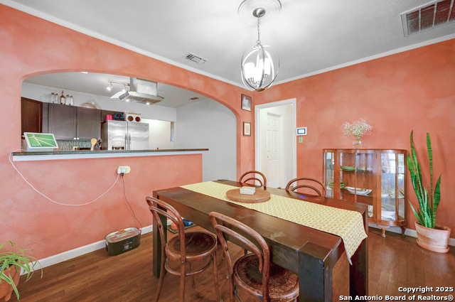 Image 11 of 32 For 2231 Woodlawn W