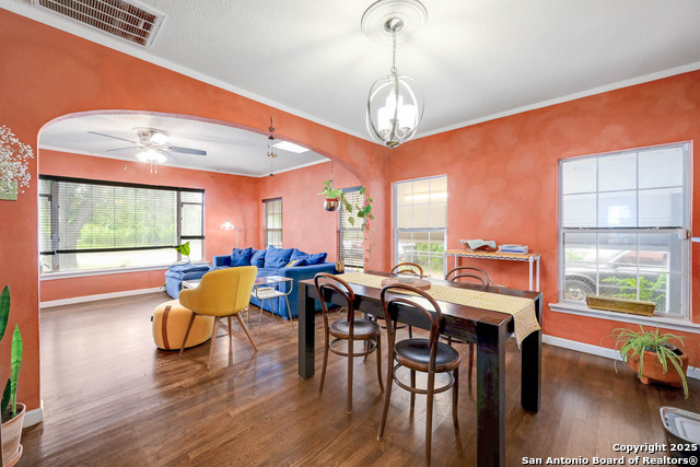 Image 12 of 32 For 2231 Woodlawn W