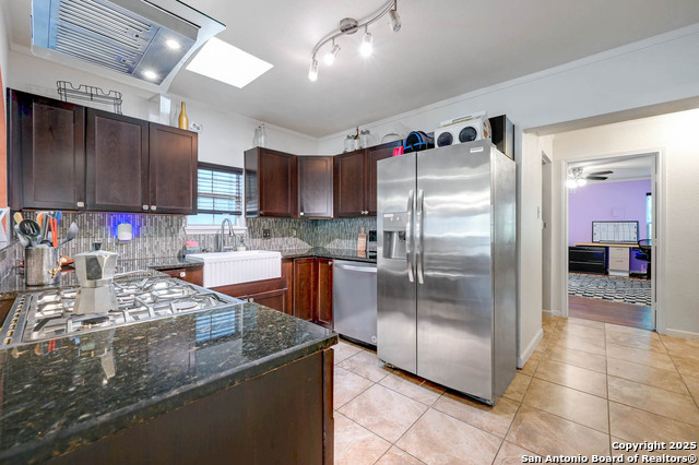 Image 13 of 32 For 2231 Woodlawn W