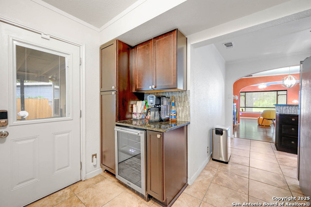 Image 15 of 32 For 2231 Woodlawn W