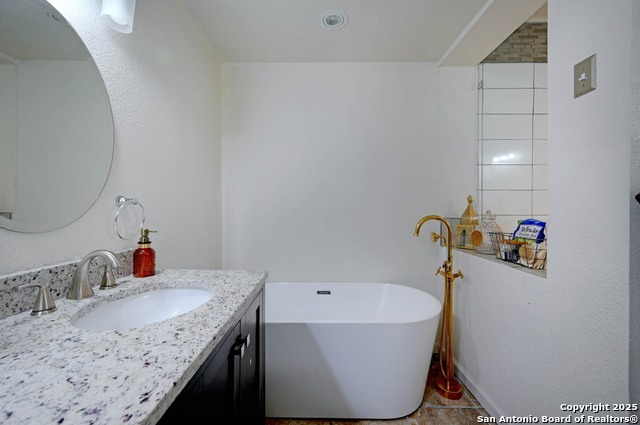 Image 18 of 32 For 2231 Woodlawn W