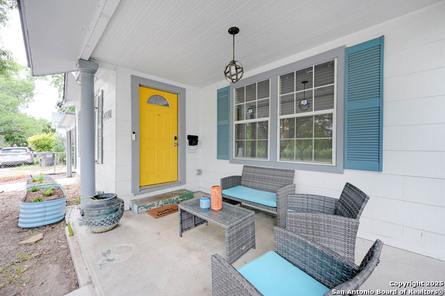 Image 23 of 32 For 2231 Woodlawn W