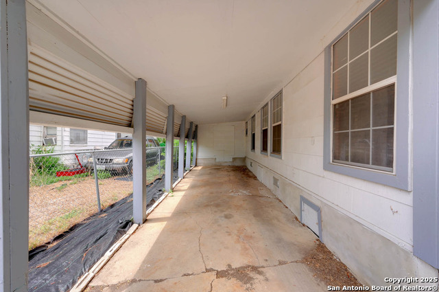 Image 25 of 32 For 2231 Woodlawn W