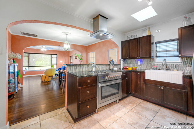 Image 4 of 32 For 2231 Woodlawn W