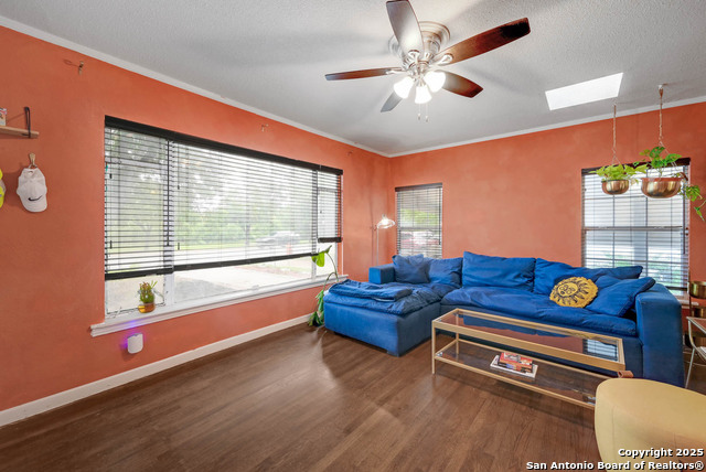 Image 7 of 32 For 2231 Woodlawn W