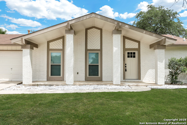 Image 3 of 43 For 5807 Sun Ridge