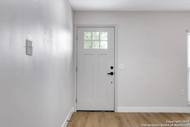 Image 4 of 43 For 5807 Sun Ridge