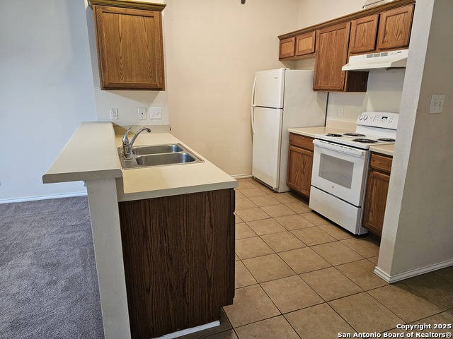 Listing photo id 2 for 4911 Ali Ave 4