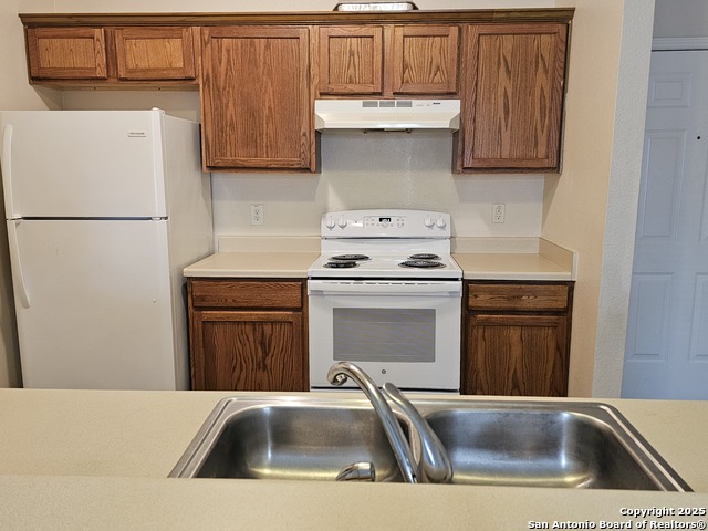Listing photo id 3 for 4911 Ali Ave 4