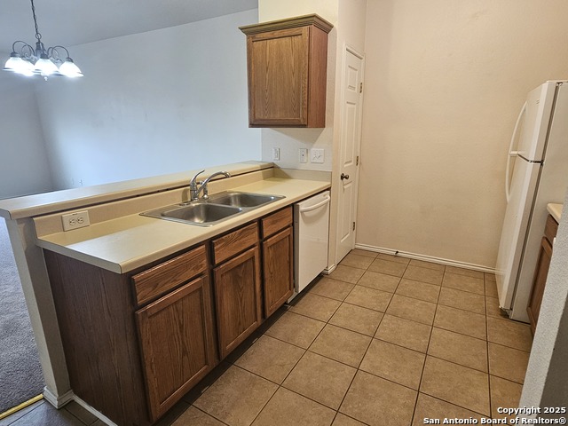 Listing photo id 4 for 4911 Ali Ave 4