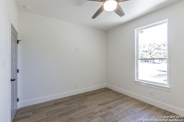 Image 18 of 28 For 645 Jonquil Dr