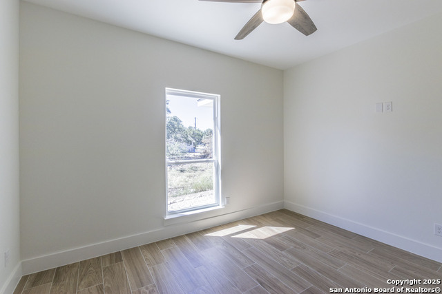 Image 21 of 28 For 645 Jonquil Dr