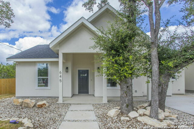 Image 3 of 28 For 645 Jonquil Dr