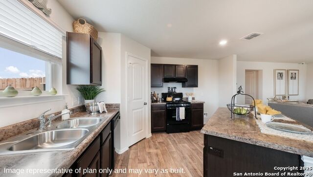 Image 12 of 89 For 225 Pigeon Green