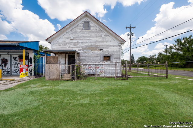 Image 6 of 17 For 402 Vine  