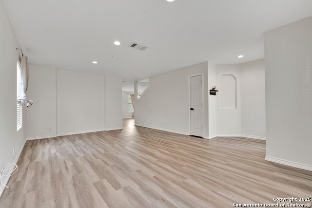 Image 4 of 24 For 5827 Waterford Oaks