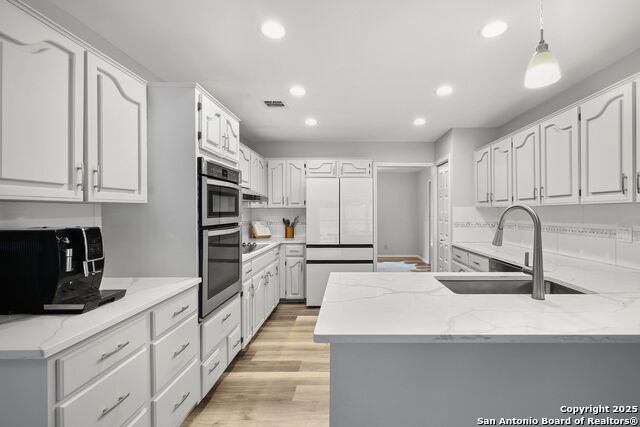 Image 18 of 46 For 622 Many Oaks St