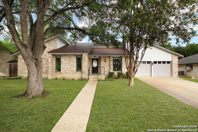 Image 2 of 46 For 622 Many Oaks St