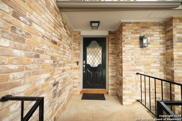 Image 4 of 46 For 622 Many Oaks St