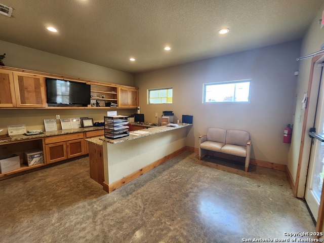 Listing photo id 8 for 2571 Macarthur