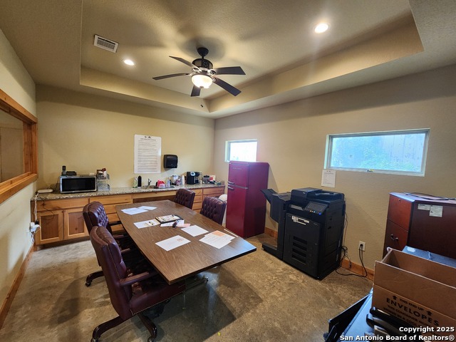 Listing photo id 9 for 2571 Macarthur