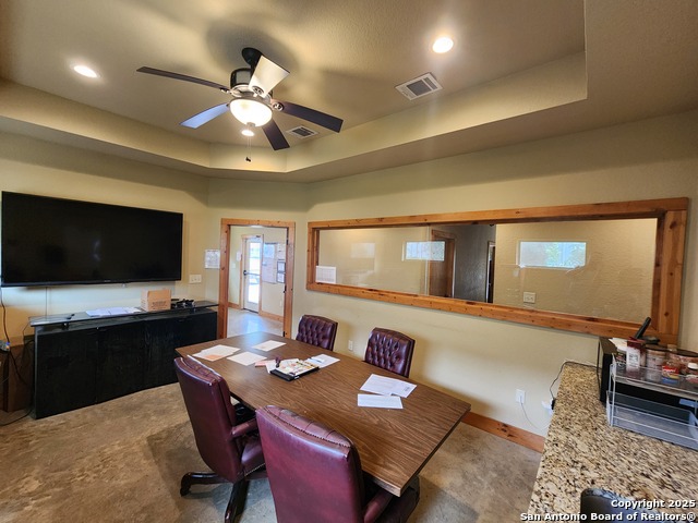 Listing photo id 10 for 2571 Macarthur