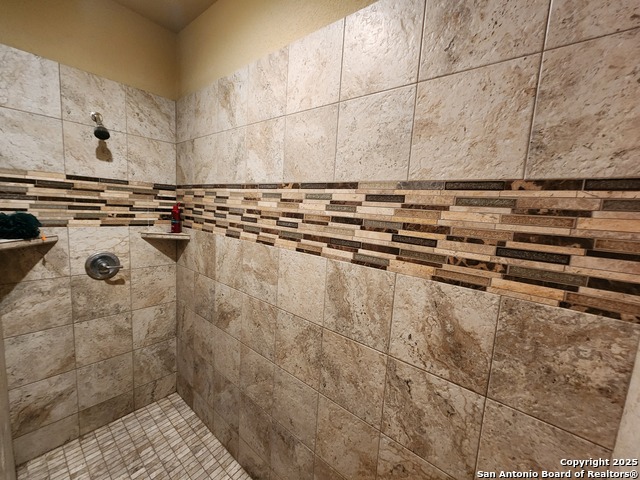 Listing photo id 13 for 2571 Macarthur