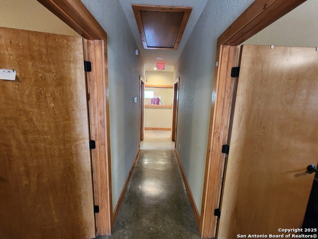 Listing photo id 14 for 2571 Macarthur