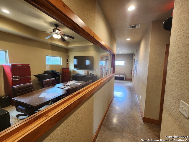 Listing photo id 15 for 2571 Macarthur