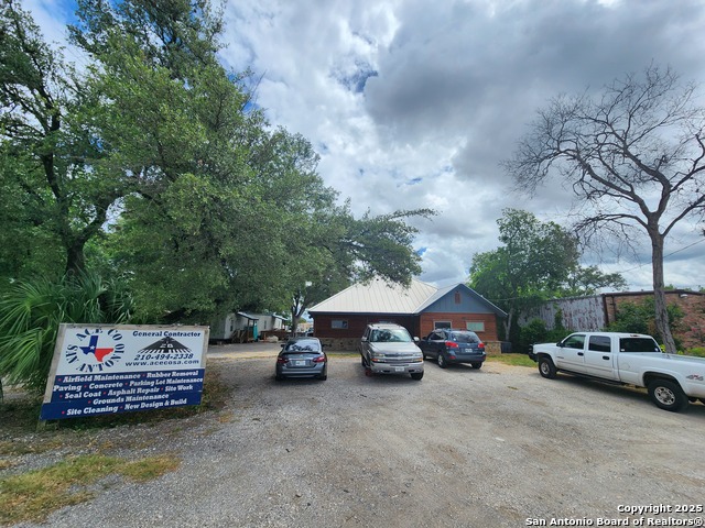 Listing photo id 0 for 2571 Macarthur