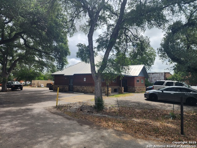 Listing photo id 1 for 2571 Macarthur