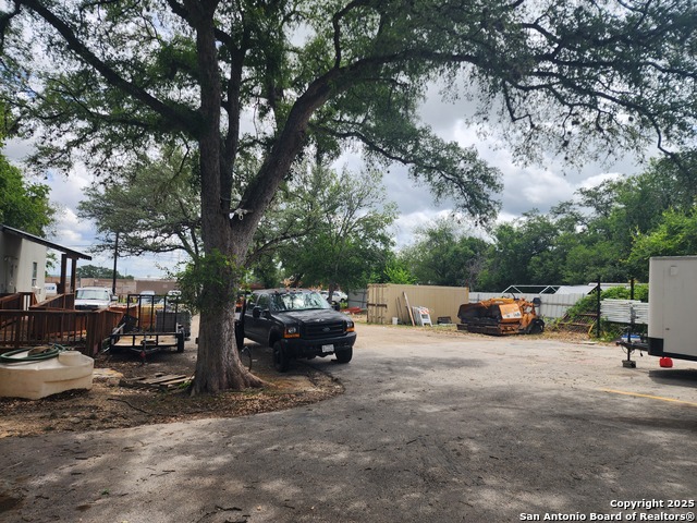 Listing photo id 3 for 2571 Macarthur