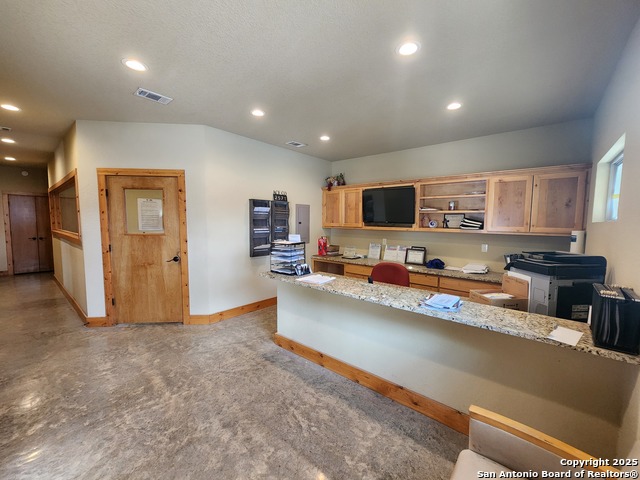 Listing photo id 7 for 2571 Macarthur