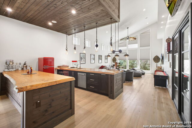 Listing photo id 8 for 1534 Circolare