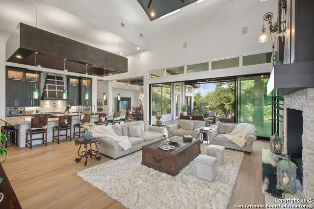 Listing photo id 2 for 1534 Circolare