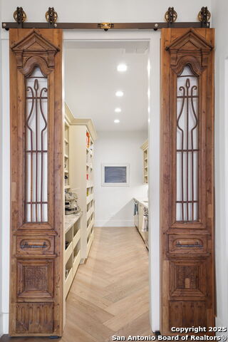 Listing photo id 45 for 1534 Circolare