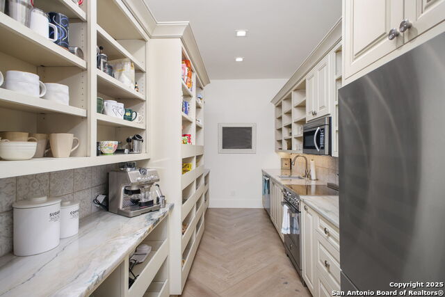 Listing photo id 46 for 1534 Circolare
