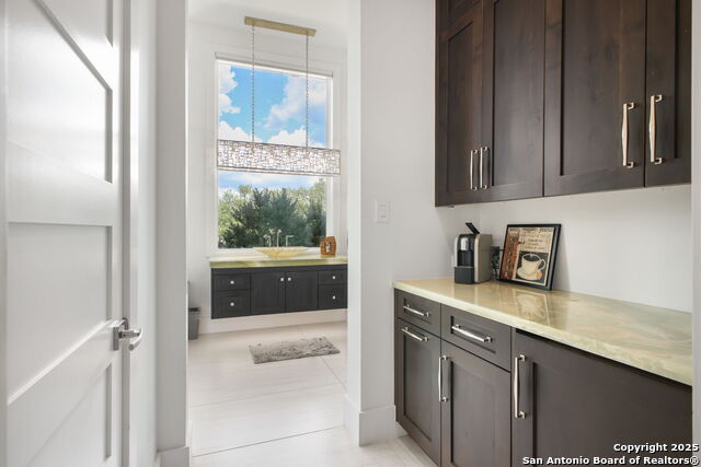Listing photo id 57 for 1534 Circolare