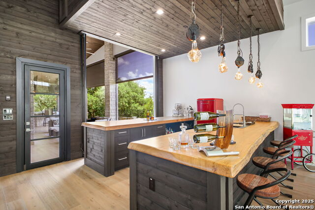 Listing photo id 77 for 1534 Circolare