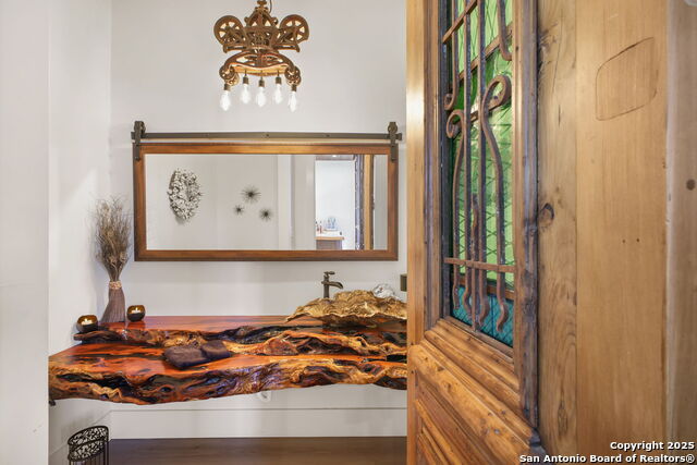 Listing photo id 87 for 1534 Circolare