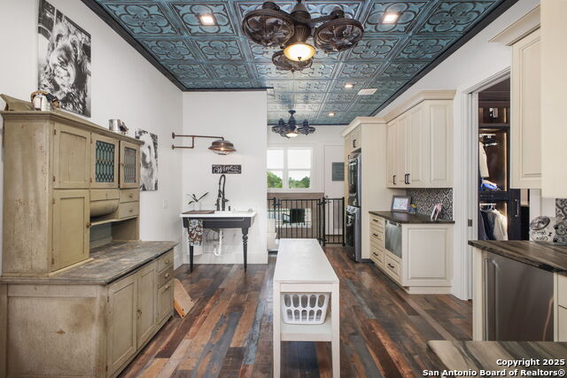 Listing photo id 89 for 1534 Circolare
