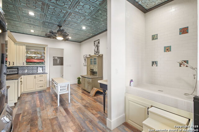 Listing photo id 90 for 1534 Circolare