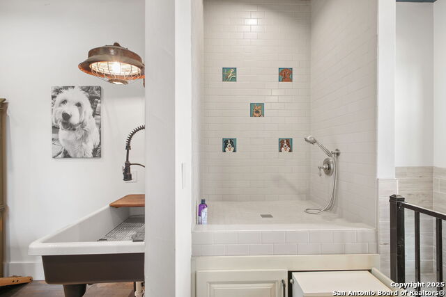 Listing photo id 91 for 1534 Circolare