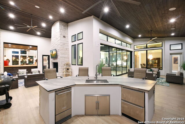 Listing photo id 95 for 1534 Circolare
