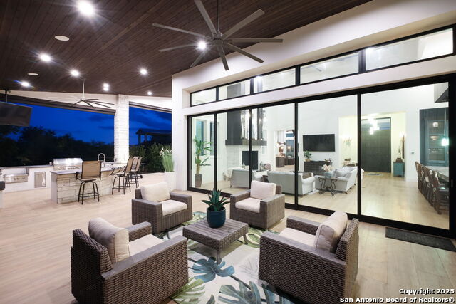 Listing photo id 97 for 1534 Circolare