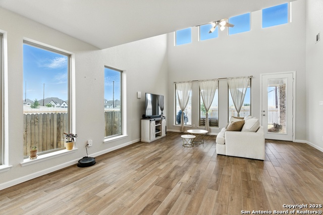 Listing photo id 8 for 14306 Hondo Knot